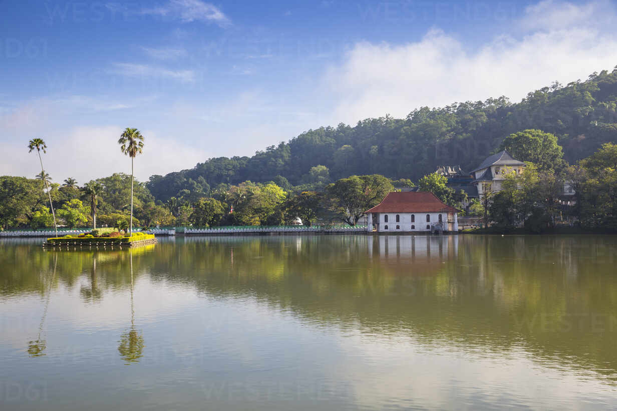 Kandy Lake and the Temple of the Tooth, Kandy, UNESCO World Heritage Site, Central Province, Sri Lanka, Asia