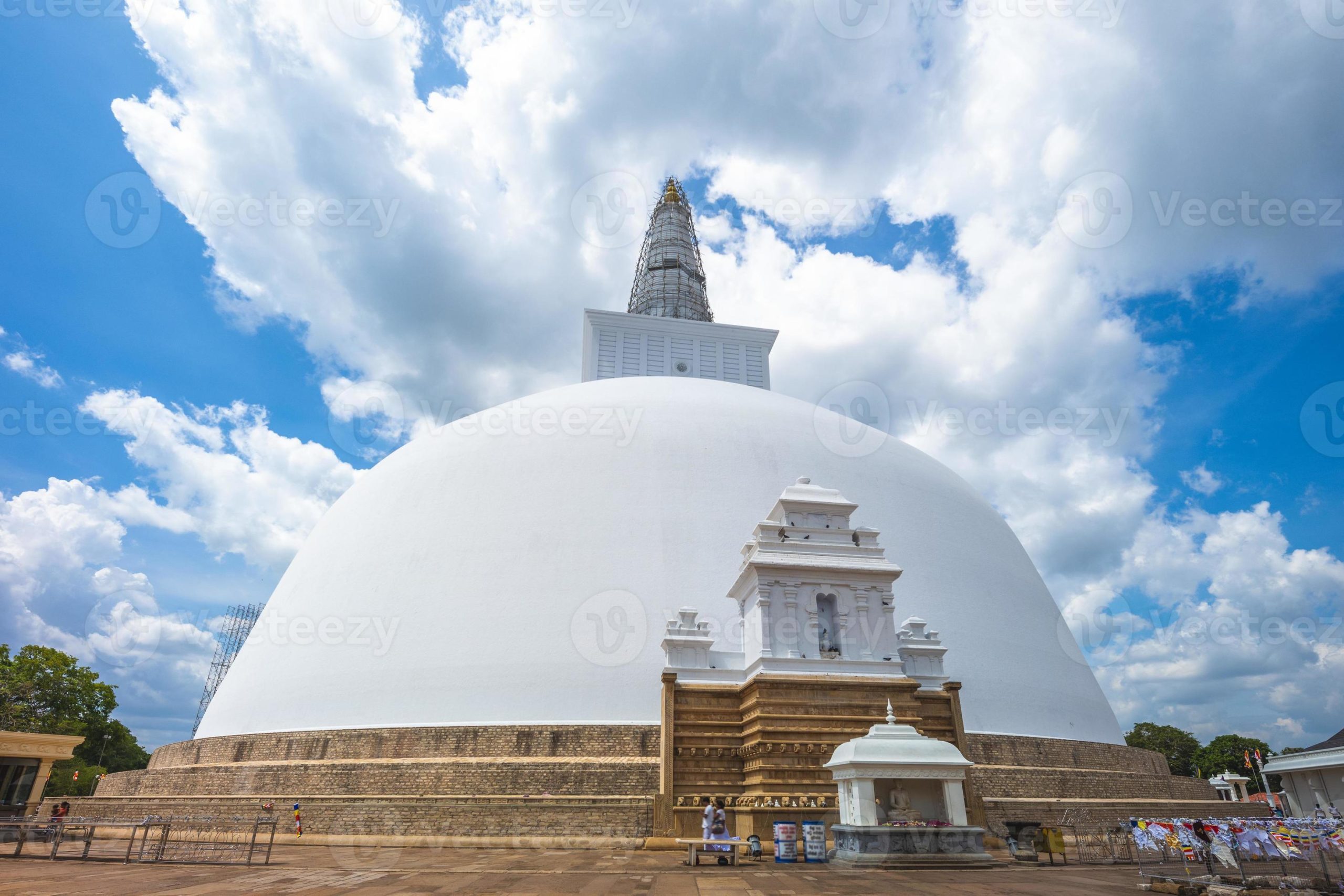 ruwanwelisaya-stupa-at-anuradhapura-sri-lanka-photo